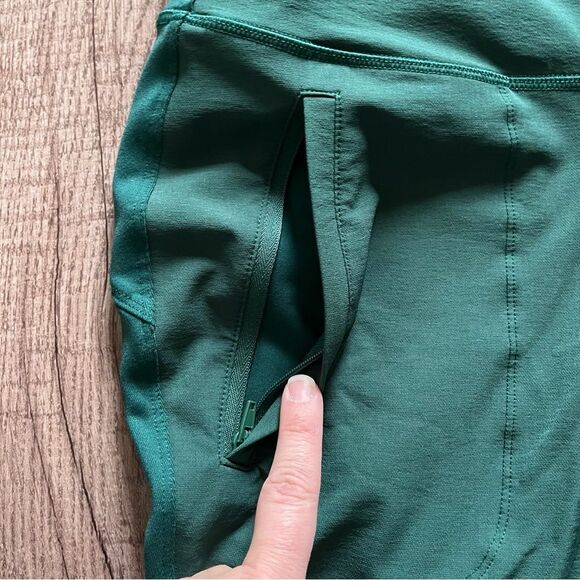 Old Navy Active Green Leggings size medium - Picture 3 of 5